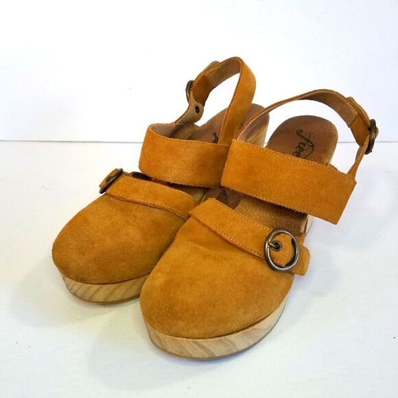 Free People Suede Park Circle Platform Buckle Round Toe Chunky Wood Clogs in Tan - Picture 4 of 16